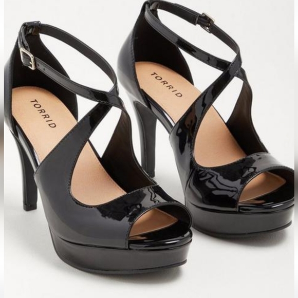 torrid Shoes - 💥Sale💥NWT Torrid Criss Cross Black Platform Heels